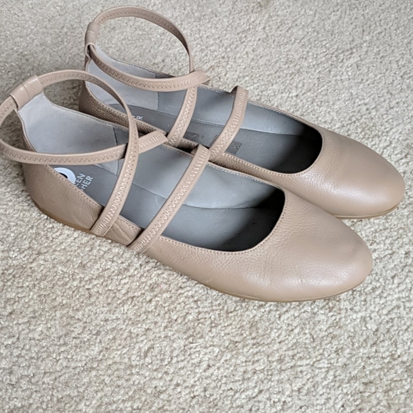 Eileen fishers tan flats 10